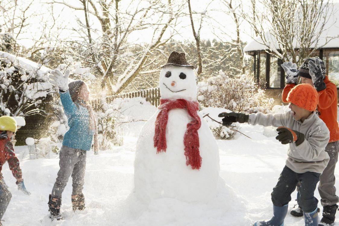 winteractiviteiten sneeuwpop bouwen 