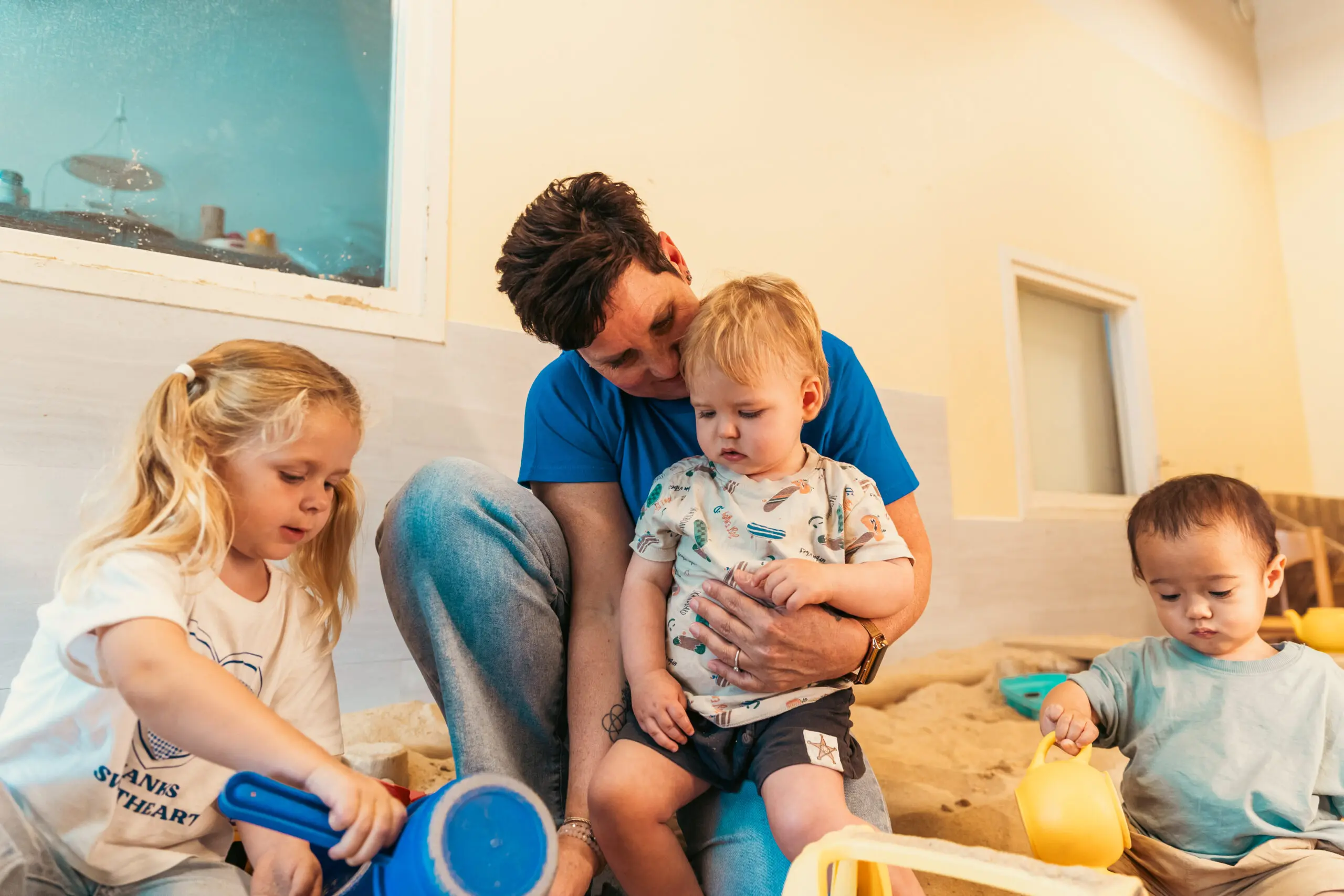 Kinderen spelen en ontdekken bij het kinderdagverblijf van Vlietkinderen in Leidschenveen Den Haag.