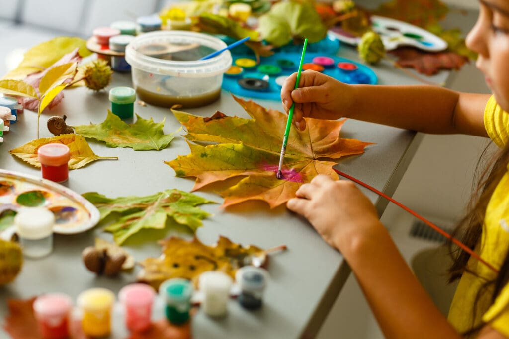 blaadjes schilderen - herfstactiviteiten