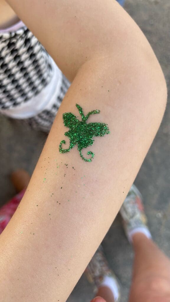 Meivakantie glitter tattoo
