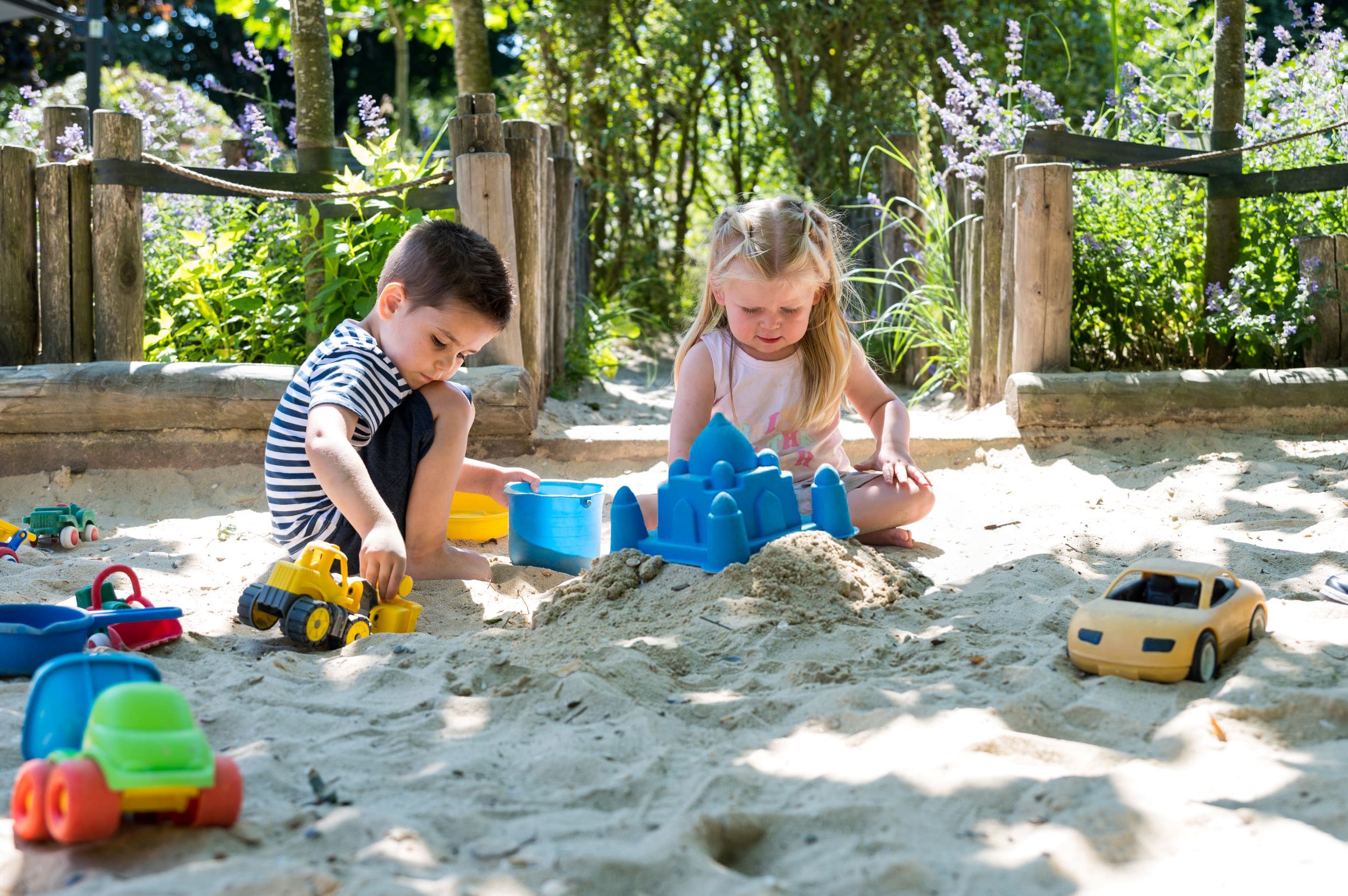 Welkom bij Vlietkinderen - Spelen in de zandbak